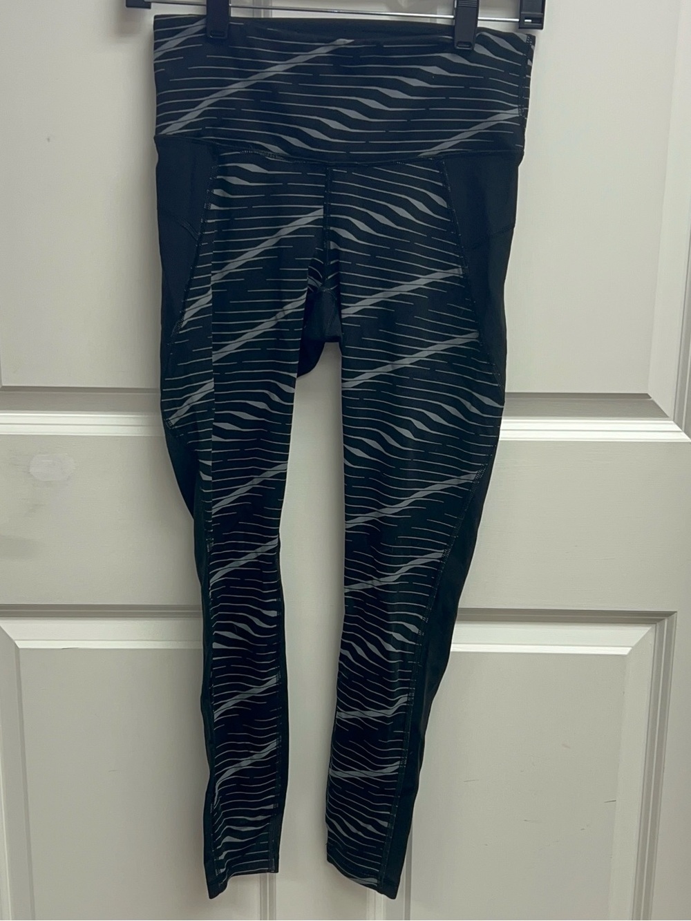 Athleta Waves Stealth 7/8 Tights Size XS